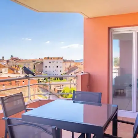 Апартаменты T2- Terrasse- Vue Degagee -centre Ville-tout A Pieds- L Imperial *