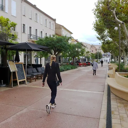 Appartement T2- Terrasse- Vue Degagee -centre Ville-tout A Pieds- L Imperial